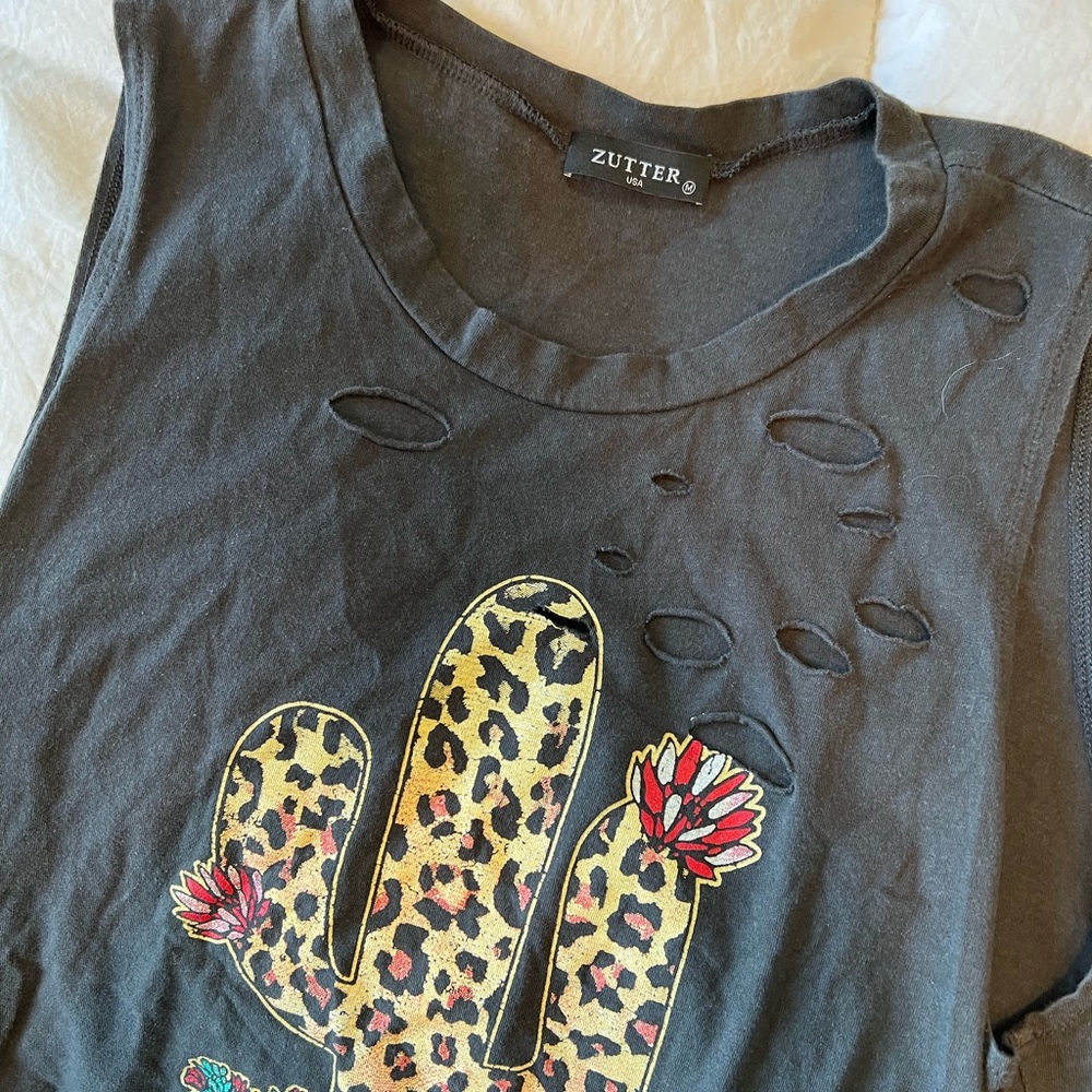 Distressed tank - Picture 3 of 3